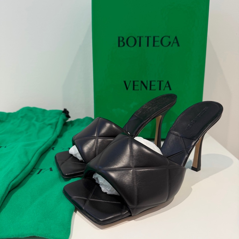 Bottega Veneta Black Lido Leather Mules